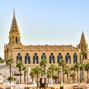 Chipiona inicia su programa estival de playas con títeres, cine y limpieza
