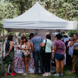 Seis detenidos en Sevilla por vender ropa robada en el mercadillo de Parque Alcosa