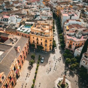 El tráfico en la calle más estrecha de San Julián pone en riesgo a los peatones