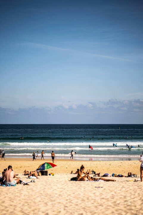Tomares retoma los viajes a la playa de Punta Umbría los jueves de julio y agosto