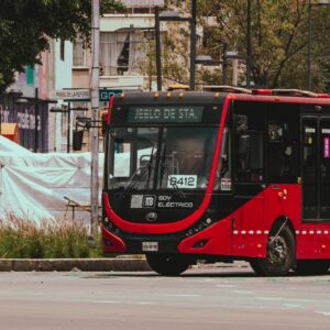 Camas renueva su flota municipal con tres vehículos eléctricos