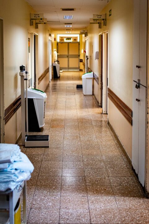 Ocho centros de salud en Sevilla abrirán por la tarde este verano y cuatro atenderán Pediatría