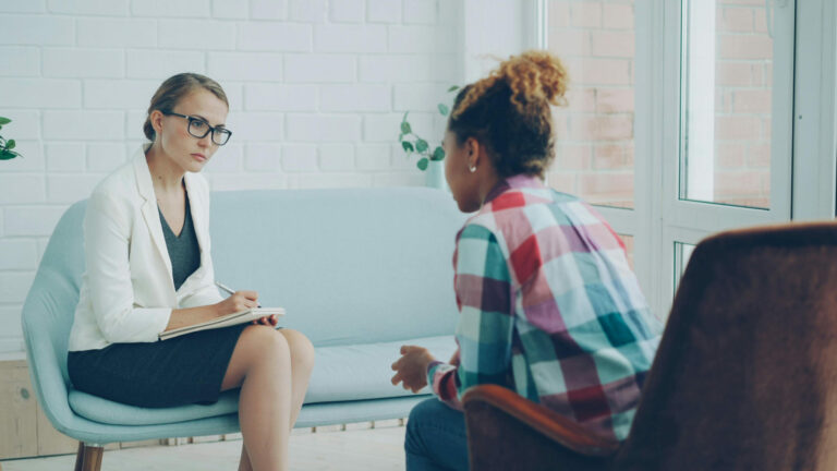 El Máster en Evaluación Psicológica Innovadora y Transformación Digital de Psiko Aprende Forma al Perfil de Psicólogo que el 87% de los Centros Clínicos Demanda y No Encuentra