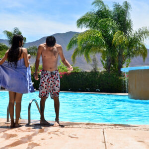 Más de 60 turistas requieren asistencia por intoxicación en piscina de un hotel de Benahavís