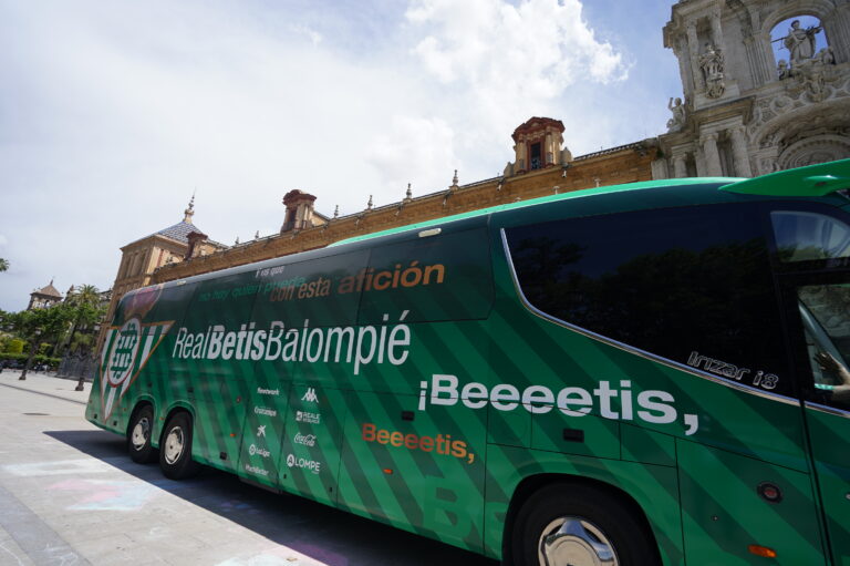 El Betis prioriza el lateral izquierdo y el delantero en el mercado de fichajes