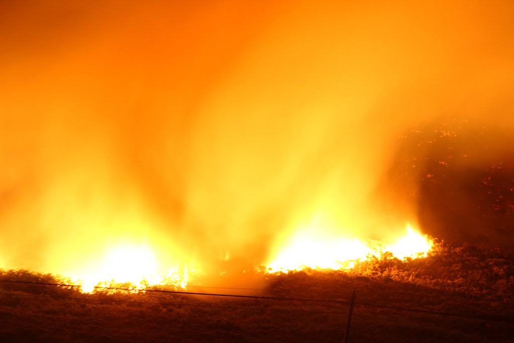 Retenciones en la AP-4 por un incendio en Los Palacios