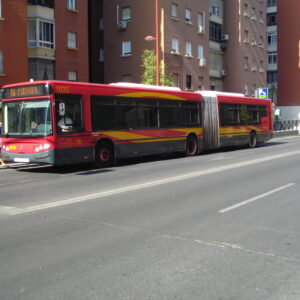 Fallece un hombre de 34 años al ser atropellado por un autobús en Sevilla