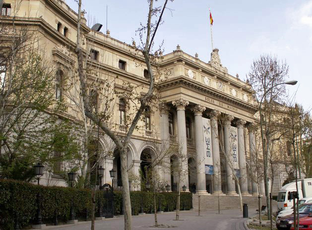 El Ibex 35 cede un 0,26% pero se mantiene en los 19.800 puntos