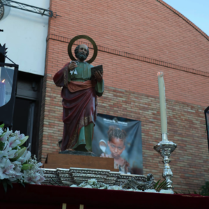 La procesión de San Pedro reúne a numerosos vecinos en el barrio ubetense