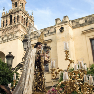 Las hermandades del Carmen programan procesiones fluviales y terrestres en Sevilla