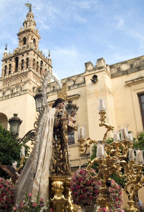 Las hermandades del Carmen programan procesiones fluviales y terrestres en Sevilla