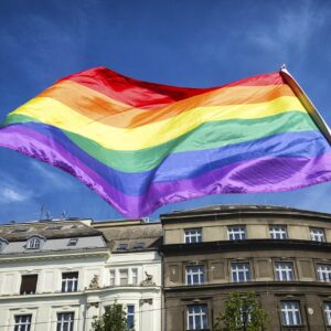 Cinco turistas aceptan dos años de prisión suspendida por agredir a una pareja homosexual en Sevilla