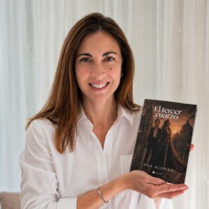 Ana Alonso debuta con El tercer cuarzo, una novela que une historia, misterio y simbolismo a través de los siglos