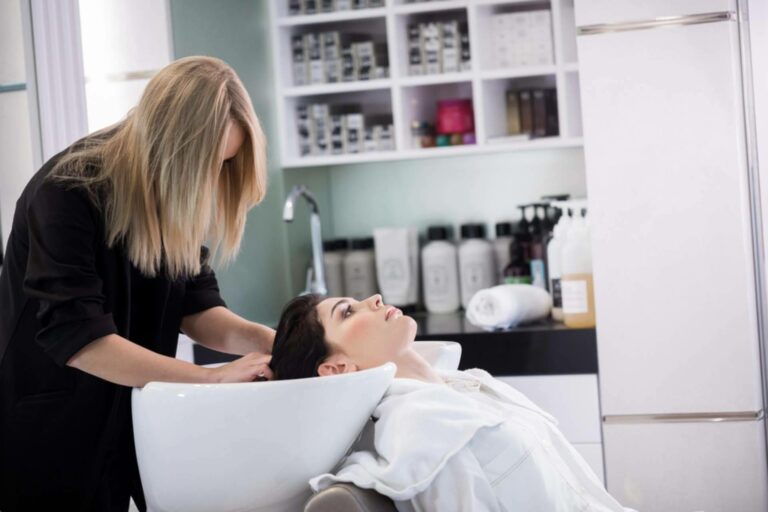 En los salones de belleza, atraer clientes ya no basta; convencerlos marca la diferencia