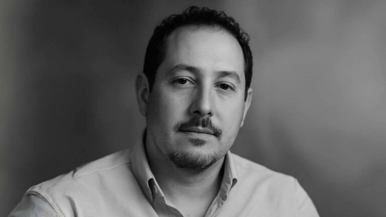 Maikel Sanfer presenta Ecos del último disparo, un thriller policíaco sobre los límites de la justicia