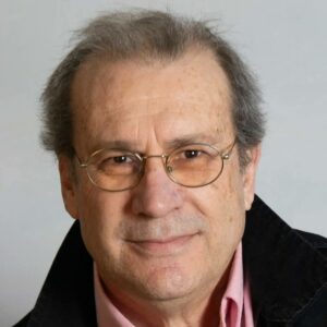 Amor, metáfora y emoción; Alejandro Romero Guillén reúne dos décadas de poesía en ´Otoño sin acento´