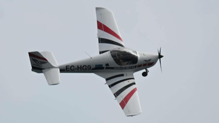 Asturfly facilita el acceso a la formación de piloto ULM desde el Aeródromo de La Morgal