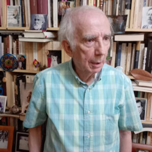 Francisco Escribano reúne medio siglo de escritura en Al final de ningún camino hay gloria