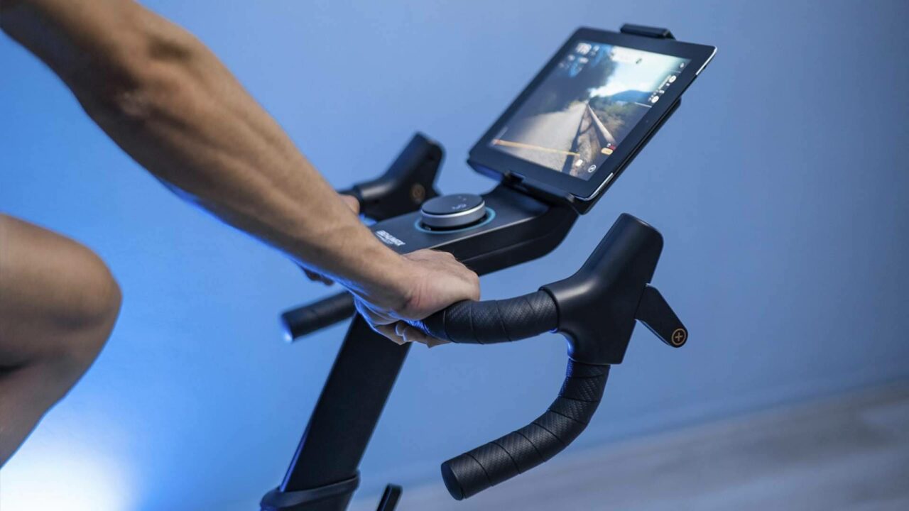 La Smart Bike Pro 8000, el buque insignia de Behumax en el ciclismo indoor