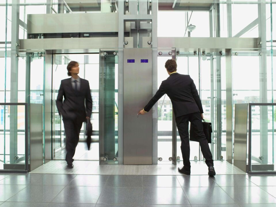 El consumo eléctrico del ascensor se convierte en un factor clave para reducir gastos comunitarios