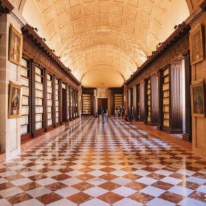 El Archivo de Indias estrena tienda y sala de control con diseño minimalista y reversible