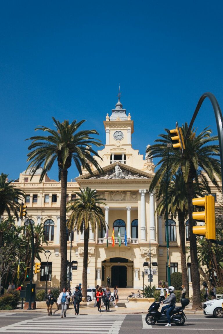Málaga aprueba una moratoria de tres años para nuevos pisos turísticos