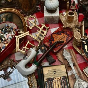 Cada sábado el Parque de las Marismas de Los Palacios acoge un mercadillo de antigüedades