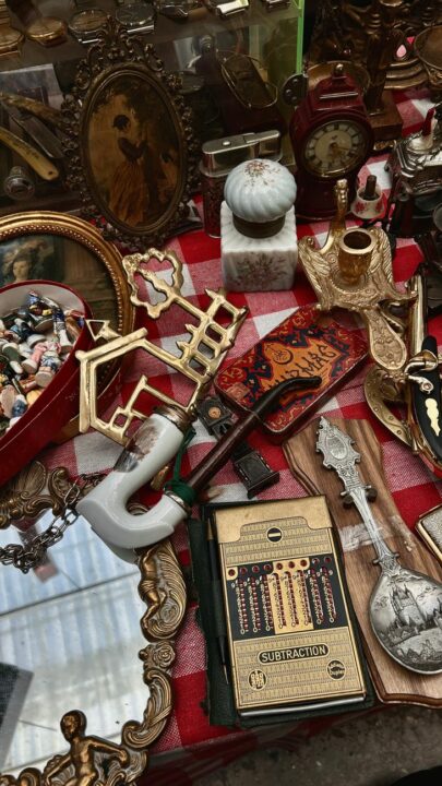 Cada sábado el Parque de las Marismas de Los Palacios acoge un mercadillo de antigüedades