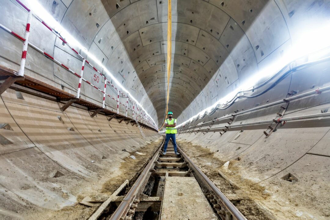 Un túnel bajo Luis de Morales con cintas de alta velocidad uniría las líneas 1 y 2 del metro