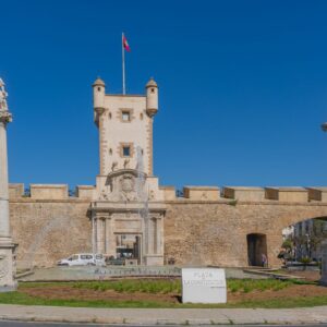 Cádiz ofrece visitas teatralizadas en el Museo de las Cortes y Puerta Tierra este verano