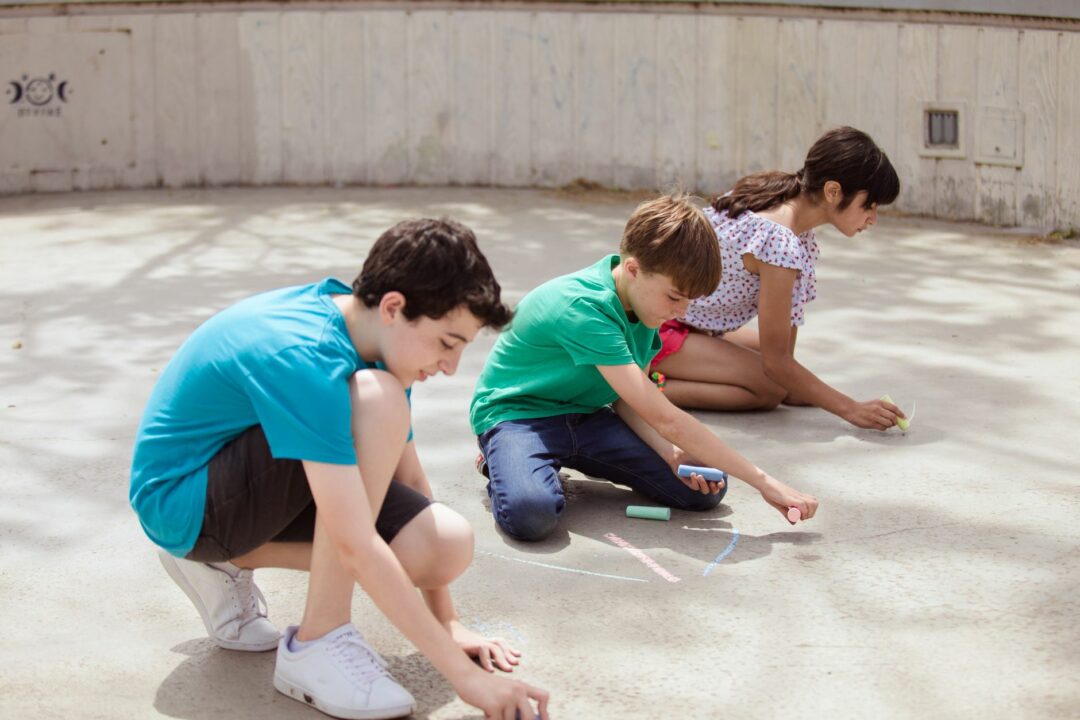 Las escuelas de verano de Sevilla excluyen a menores con dependencia