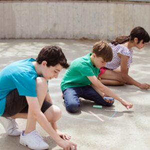 Las escuelas de verano de Sevilla excluyen a menores con dependencia