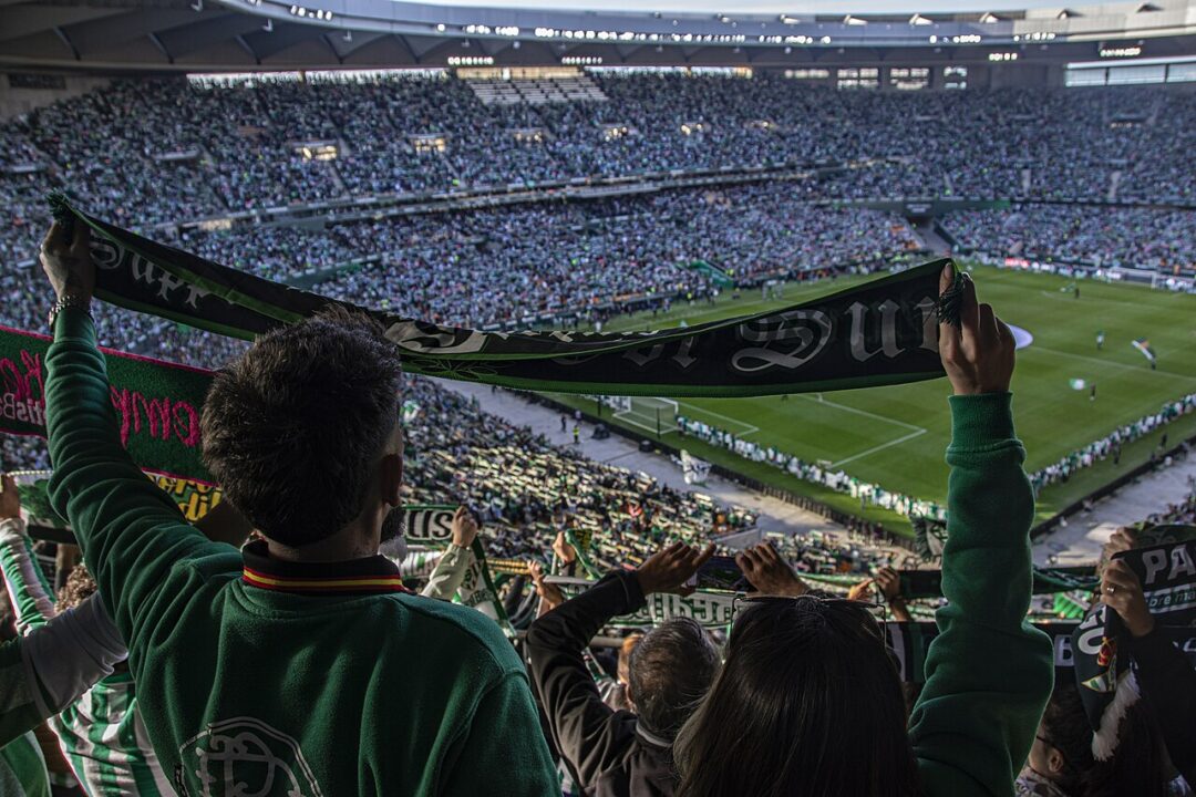 El Betis acelera el fichaje de Troy Parrott y negocia el precio con el AZ Alkmaar
