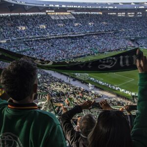 El Betis acelera el fichaje de Troy Parrott y negocia el precio con el AZ Alkmaar