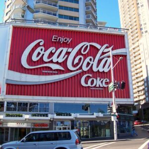 Coca-Cola elige Sevilla para estrenar en Europa su nueva imagen global
