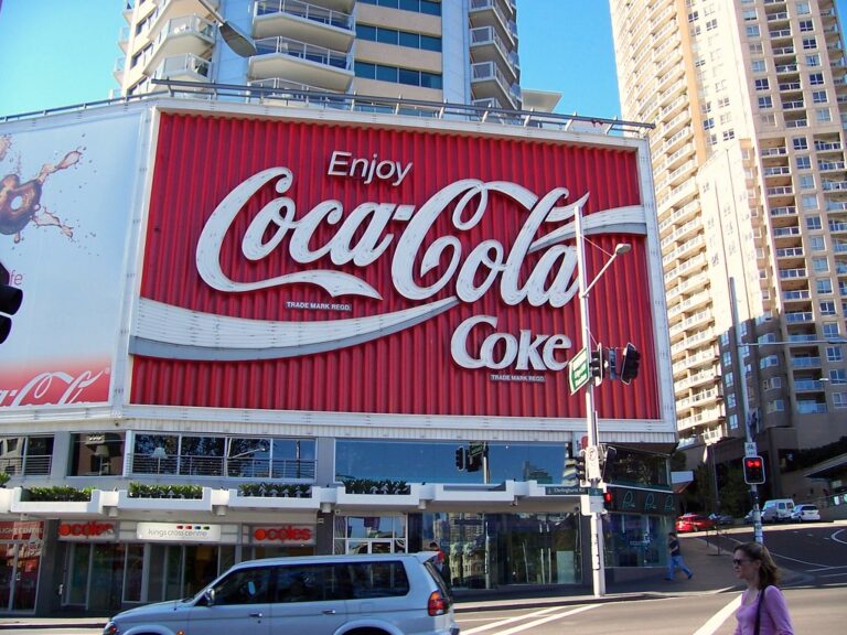 Coca-Cola elige Sevilla para estrenar en Europa su nueva imagen global