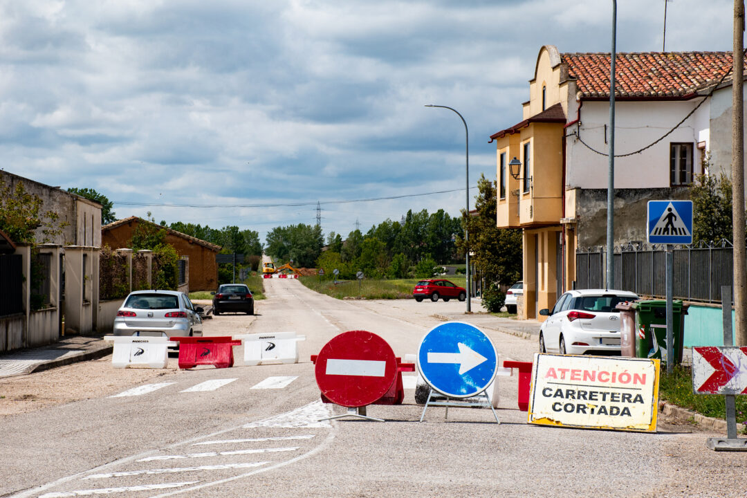 Obras y daños en la vía provocan cortes y restricciones en varias carreteras de Sevilla