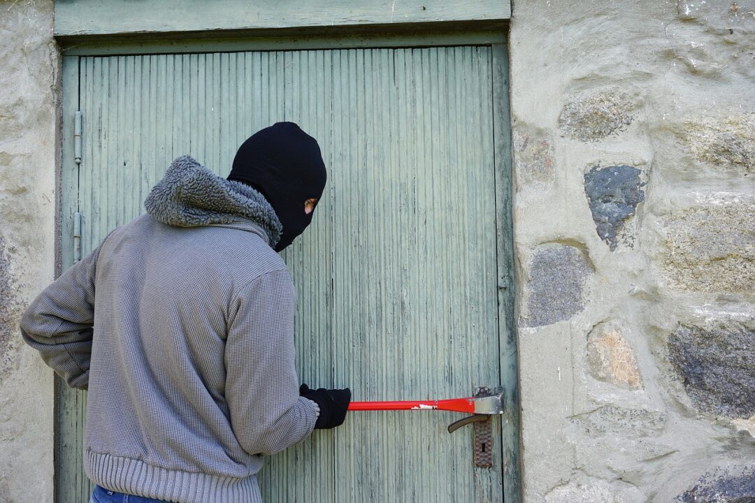 Cuatro detenidos en Los Remedios cuando robaban en una vivienda