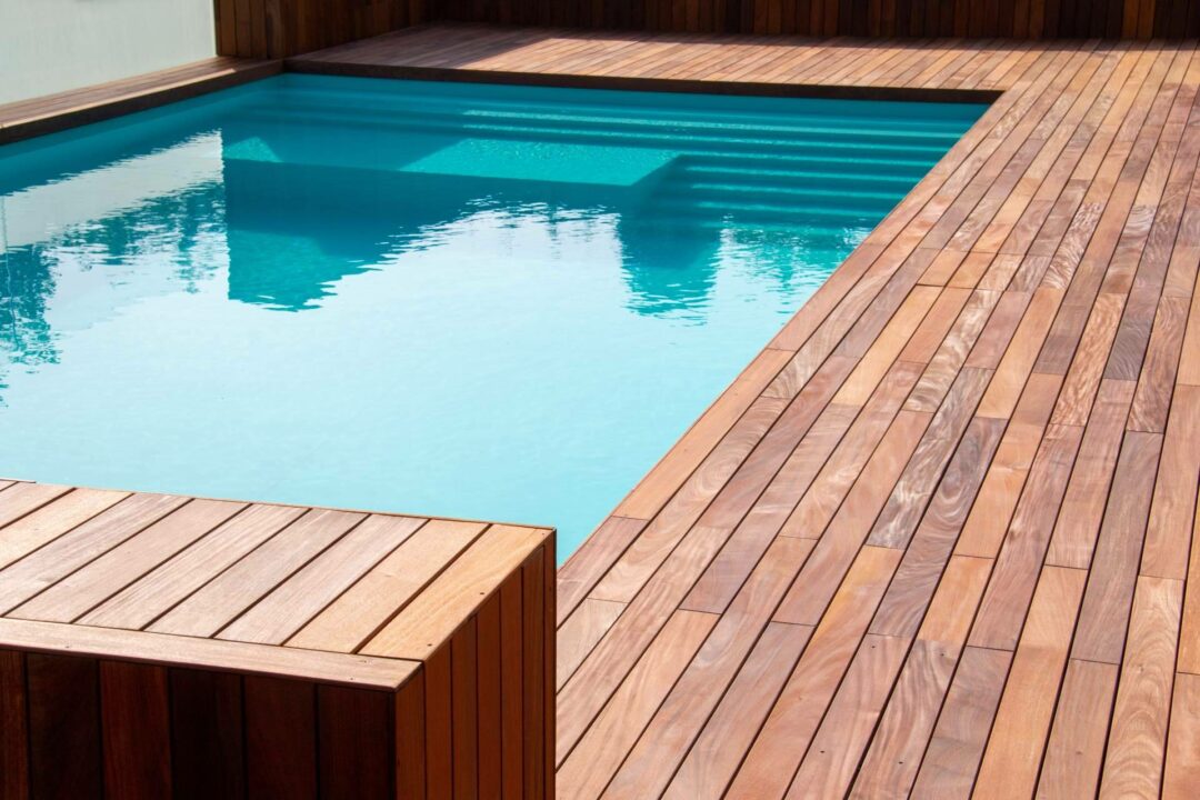Comunidades con piscina, por qué el verano puede disparar el consumo eléctrico del edificio