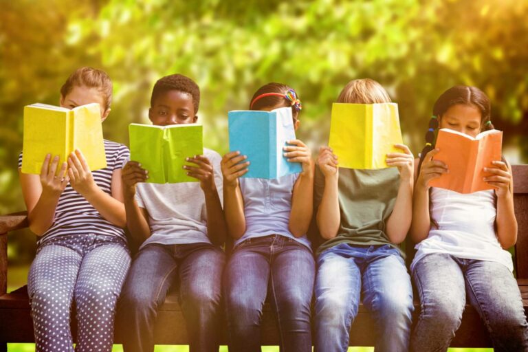 Tamar Awad Parada firma 'Infancia y adolescencia libre de dispositivos', un libro para recuperar la conexión familiar