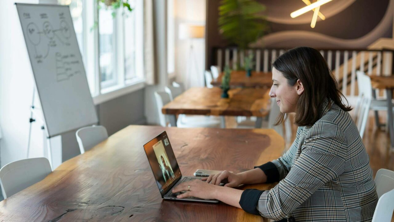 Estudiar ya forma parte de trabajar; la formación online se consolida como una herramienta de adaptación