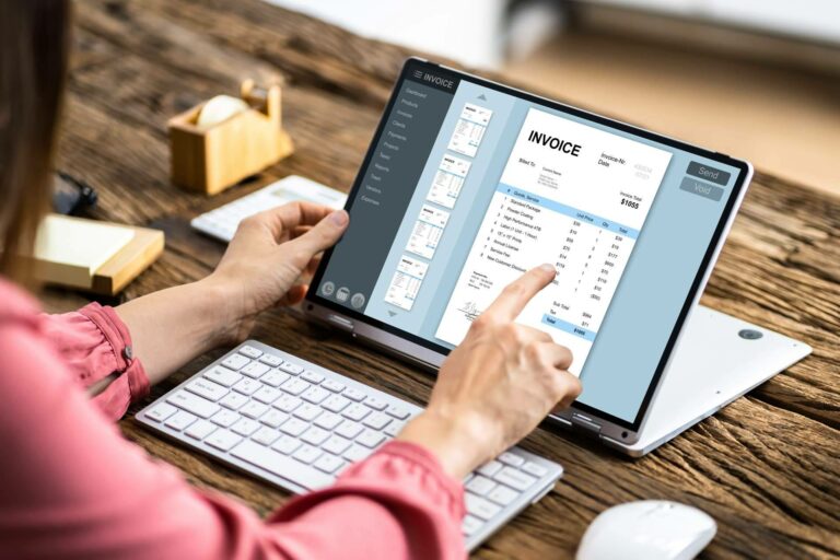 Las agencias tecnológicas aceleran la venta de software propio con la solución legal de CRM Marca Blanca