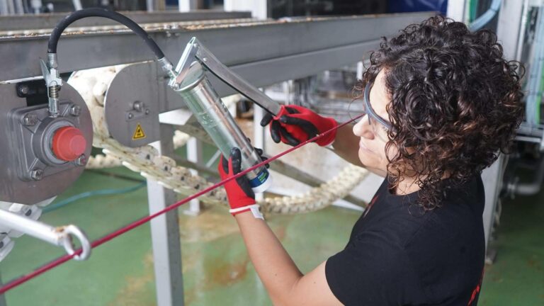 Interflon; 'Clientes con 28 referencias de lubricante han pasado a 13'