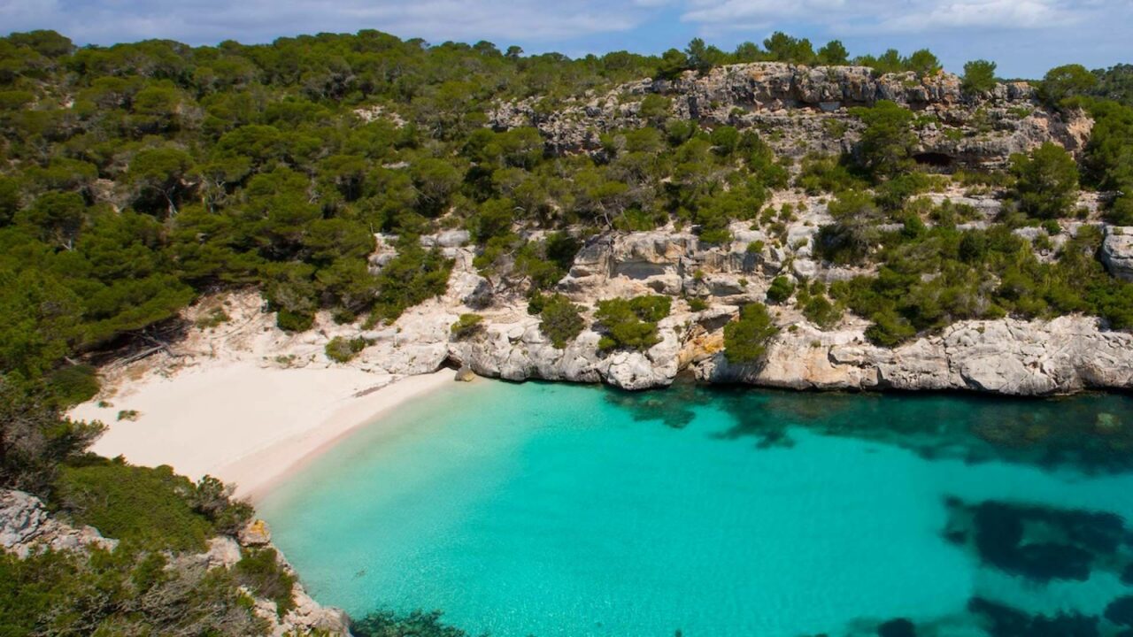Menorca vuelve a situarse entre los destinos de playa más deseados del verano