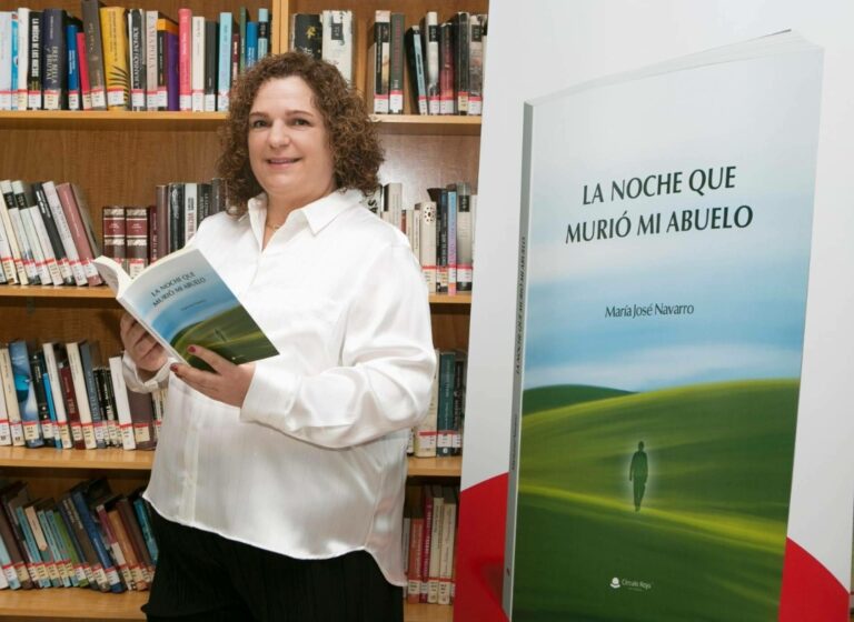 María José Navarro convierte una experiencia íntima en un relato sobre la vida, la pérdida y la búsqueda de lo invisible