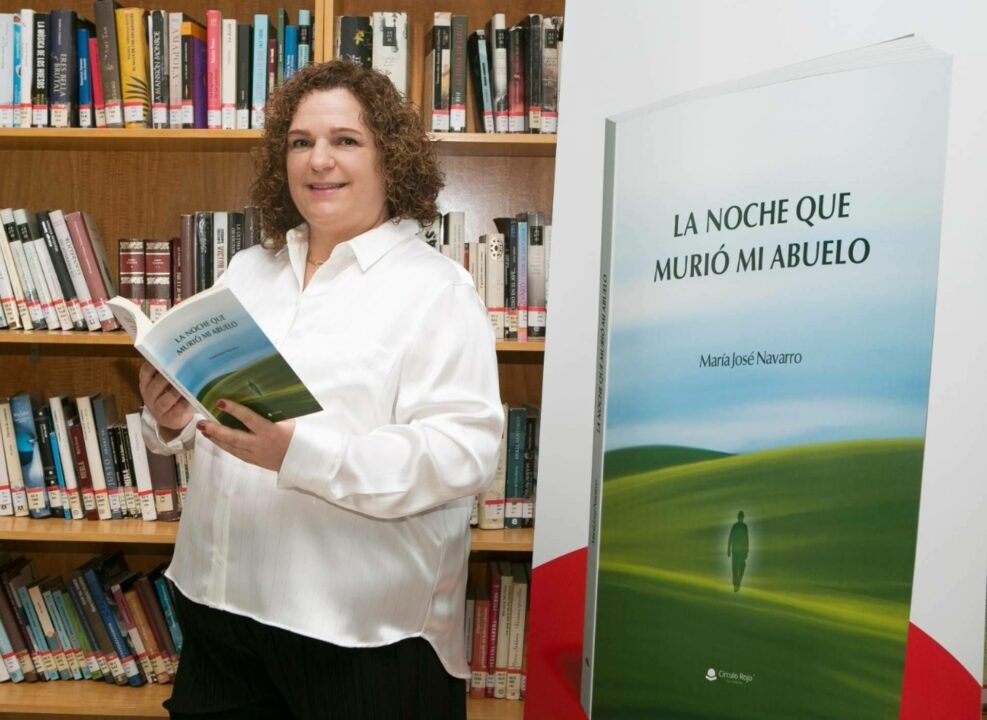 María José Navarro convierte una experiencia íntima en un relato sobre la vida, la pérdida y la búsqueda de lo invisible