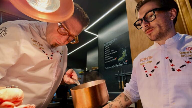Los chefs Samuel Naviera y Periko Ortega cocinaron juntos en el restaurante Muna de Ponferrada