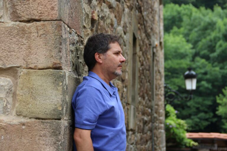 Paulino Bravo rescata la memoria de las mujeres silenciadas en Paula. Una resistencia silenciosa