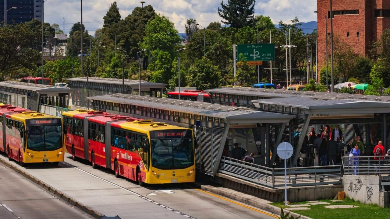 Cómo aprovechar la publicidad en TransMilenio para ganar visibilidad en Bogotá