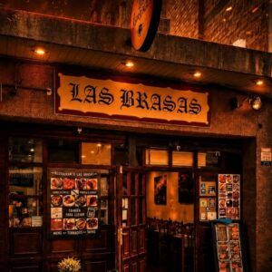 Unos jóvenes movilizan a todo Calafell con el nuevo fenómeno musical del verano